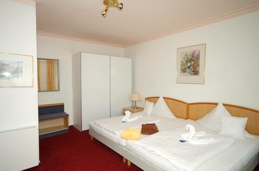 Wellness Hotel Garni Krone Baiersbronn Quarto foto